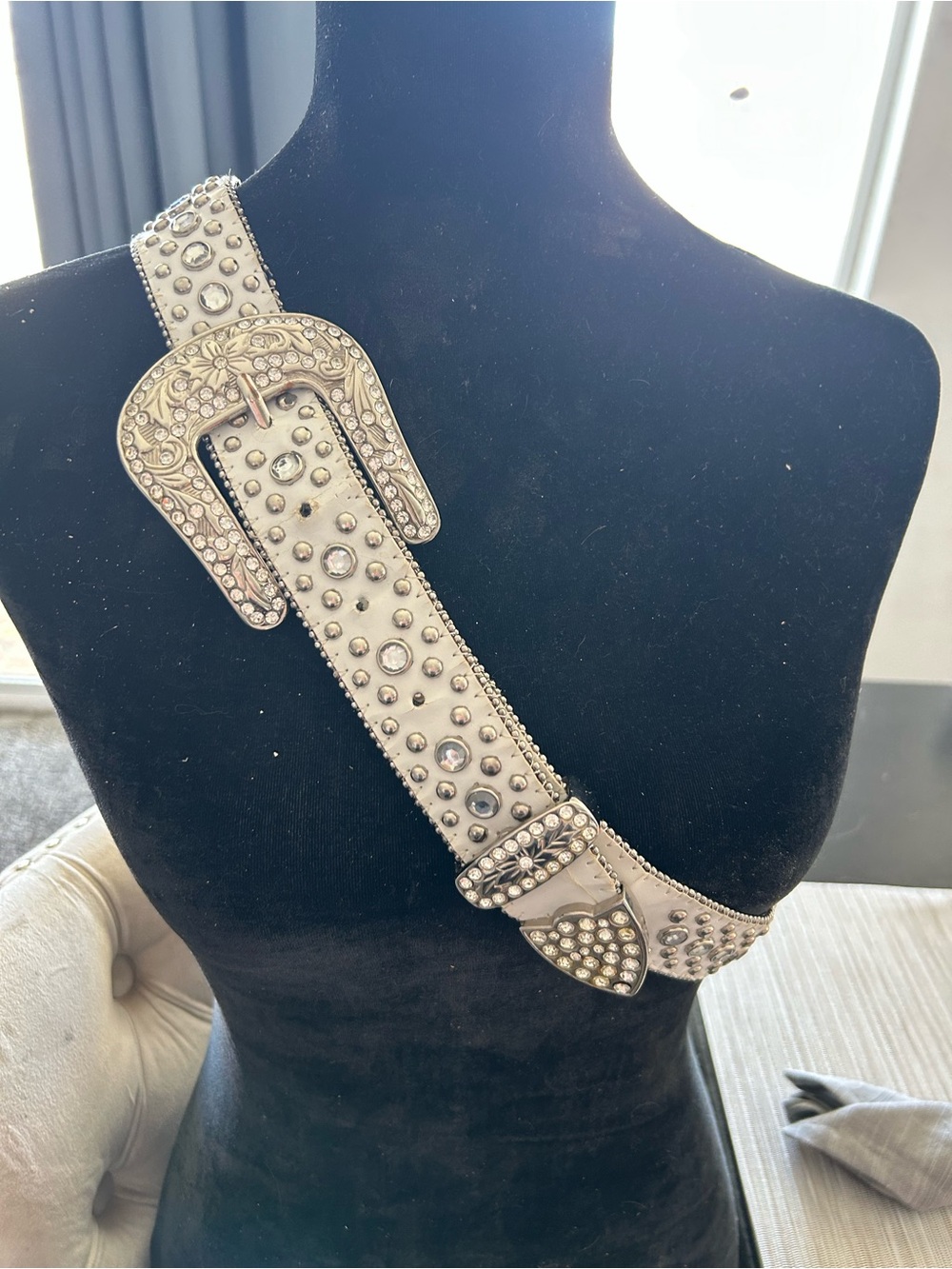 Studded Western-Style Leather Crossbody Strap white with Silver Accents